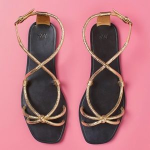 H&M faux leatherGold ankle strap sandals